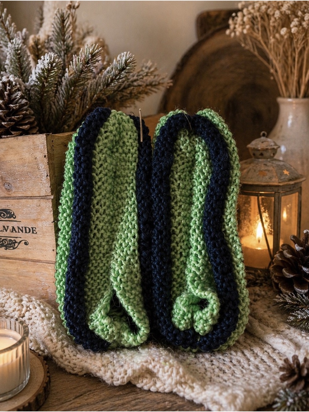 Hand-Knit phentex Women's Green & Black Slippers